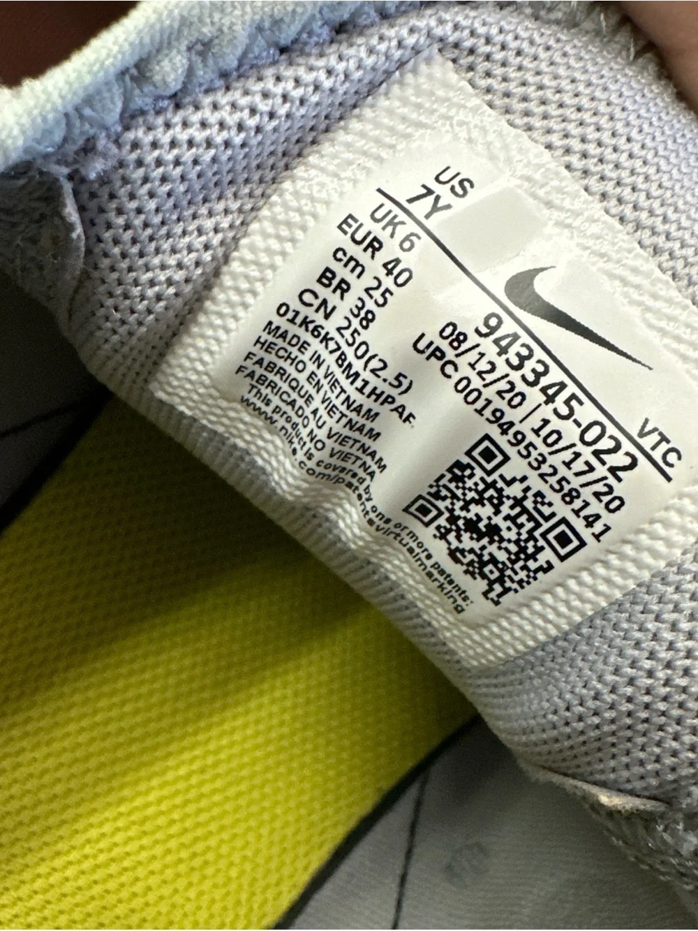 Nike Air Max 270 Wolf Grey Bright Crimson White Size 7y<<<<<412>>>>>>